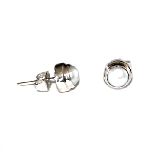 Zilveren oorsteker met zoetwaterparel, wit, Ø6mm; per paar